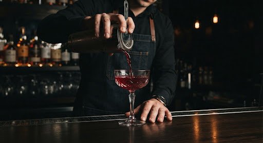 Un tavolo intorno al fuoco
